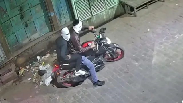 हाथरस में सराफा कारोबारी की दुकान पर फायरिंग से मची खलबली, बाजार में दहशत का माहौल